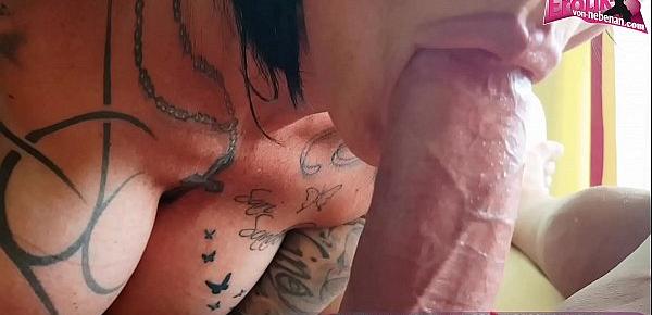  Deutsche reife Frau mit Tattoos bläst so gut mit Erfahrung bis das Lusttropfen kommen